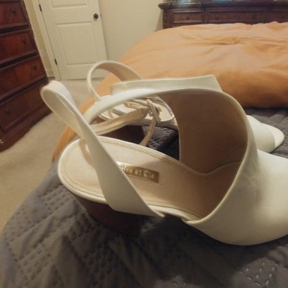 Shoes - Picture 2 of 3